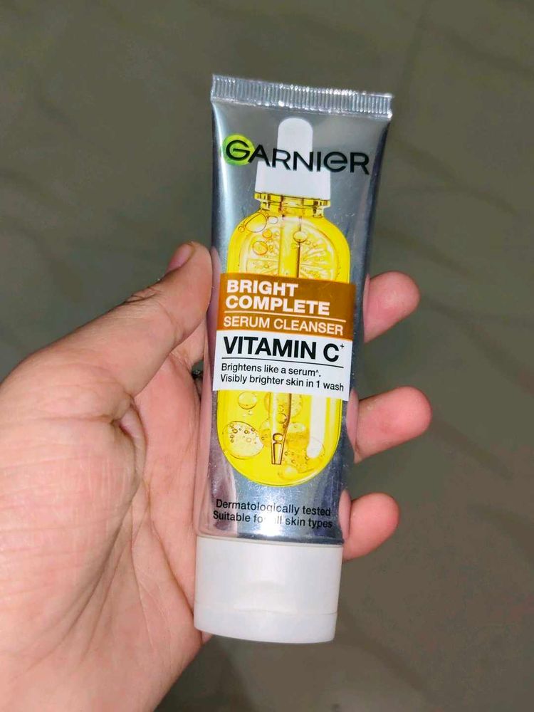 Garnier Bright Complete Vitamin C Serum Cleanser