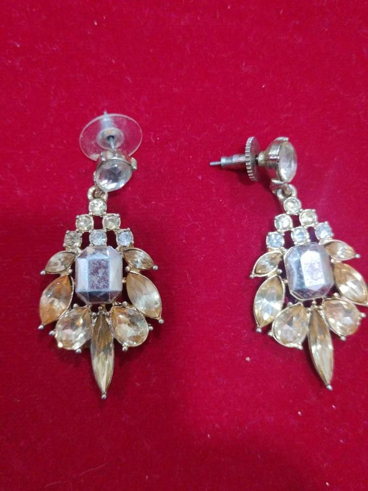 Sparkling Gemstone Dangle Earrings.. completely ne