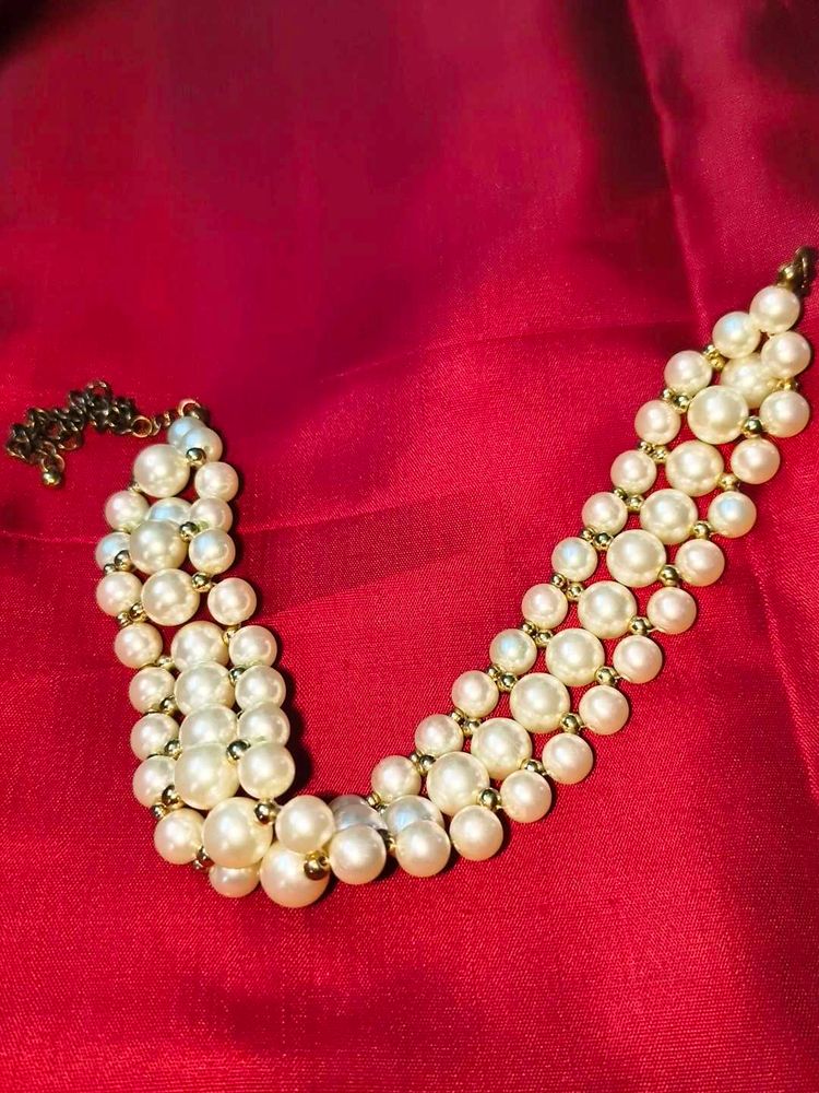 Elegant Pearl Choker