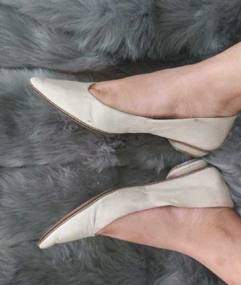 Elegant Cream Pointed Toe Flats