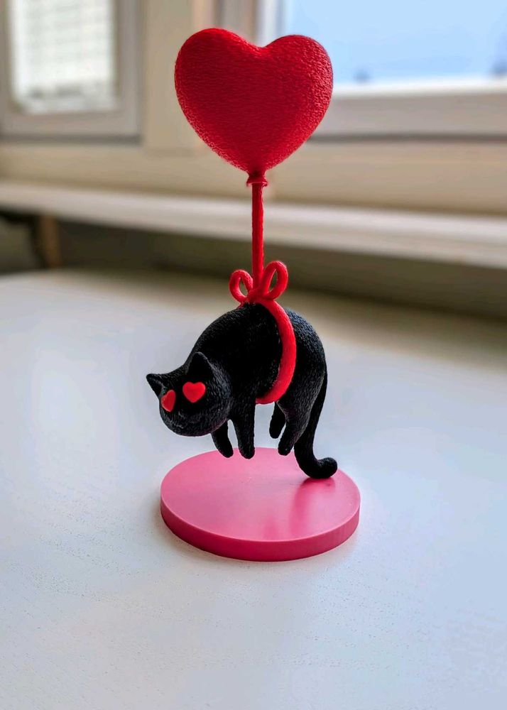 Quirky Cat with Heart Balloon Showpiece 3d printed
