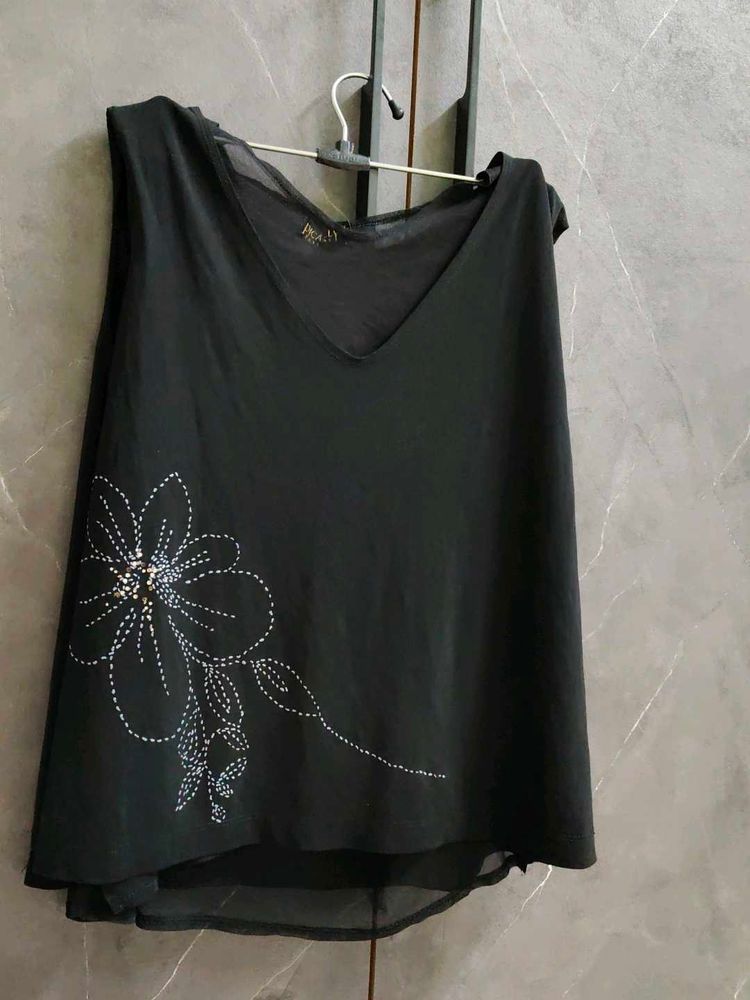 Black Embellished V-Neck Sleeveless Top