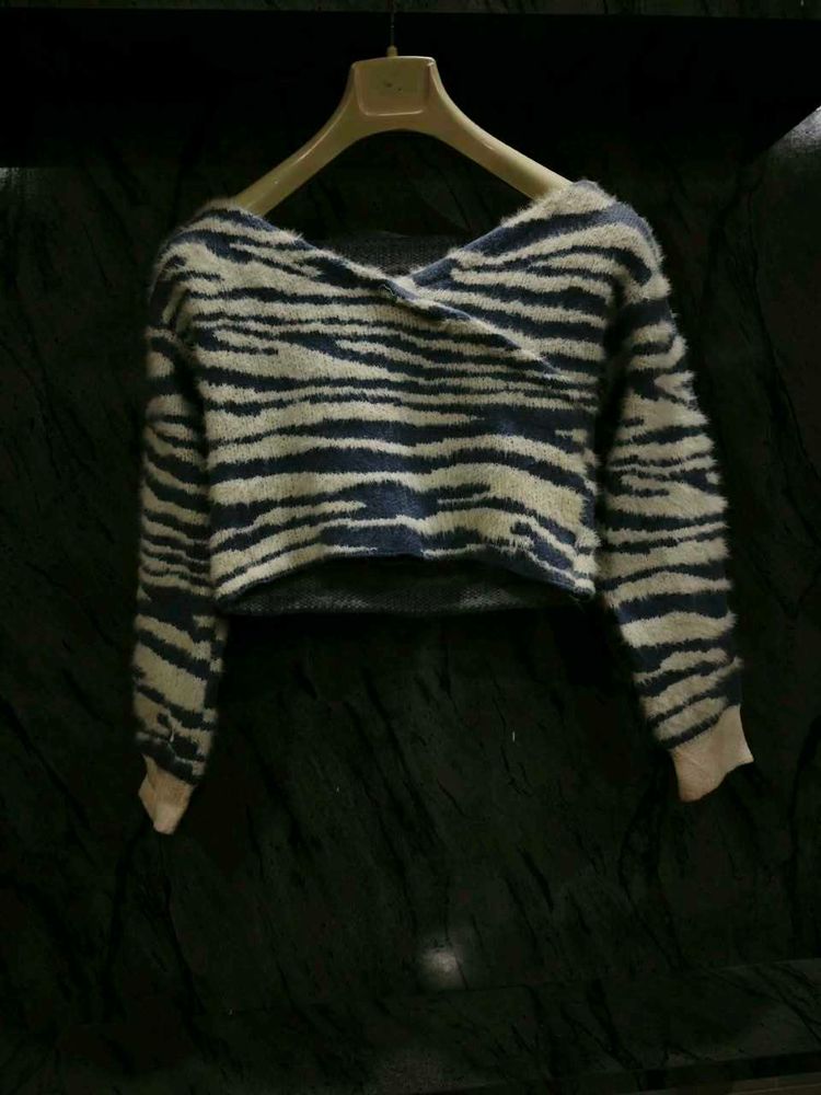 Stylish Tiger Print Cropped Sweater