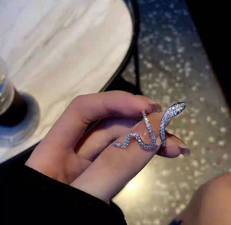 Sparkling Snake Ring