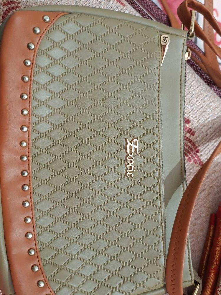 Chic Textured Crossbody Bag