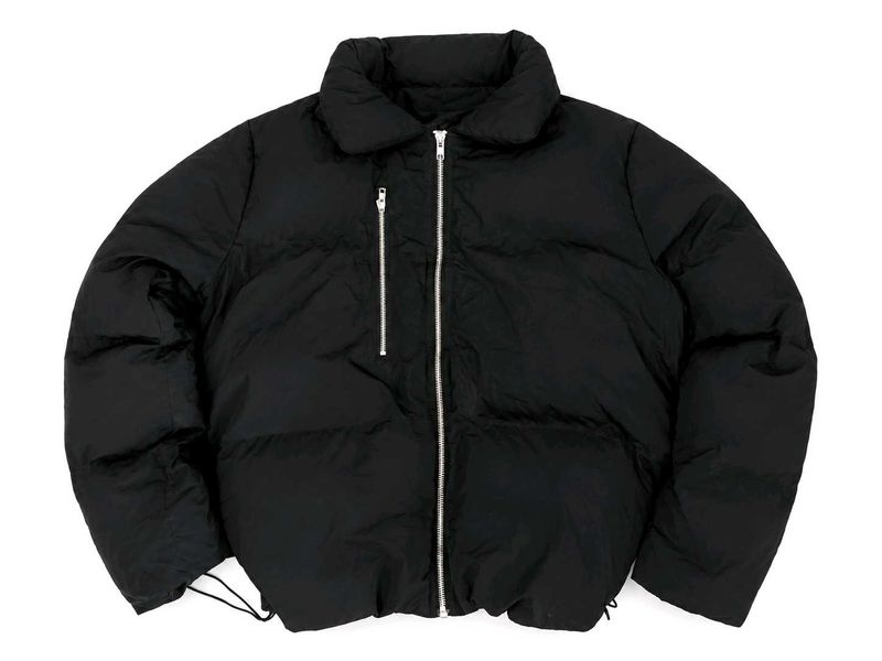 Black cropped Puffer jacket  (unisex)