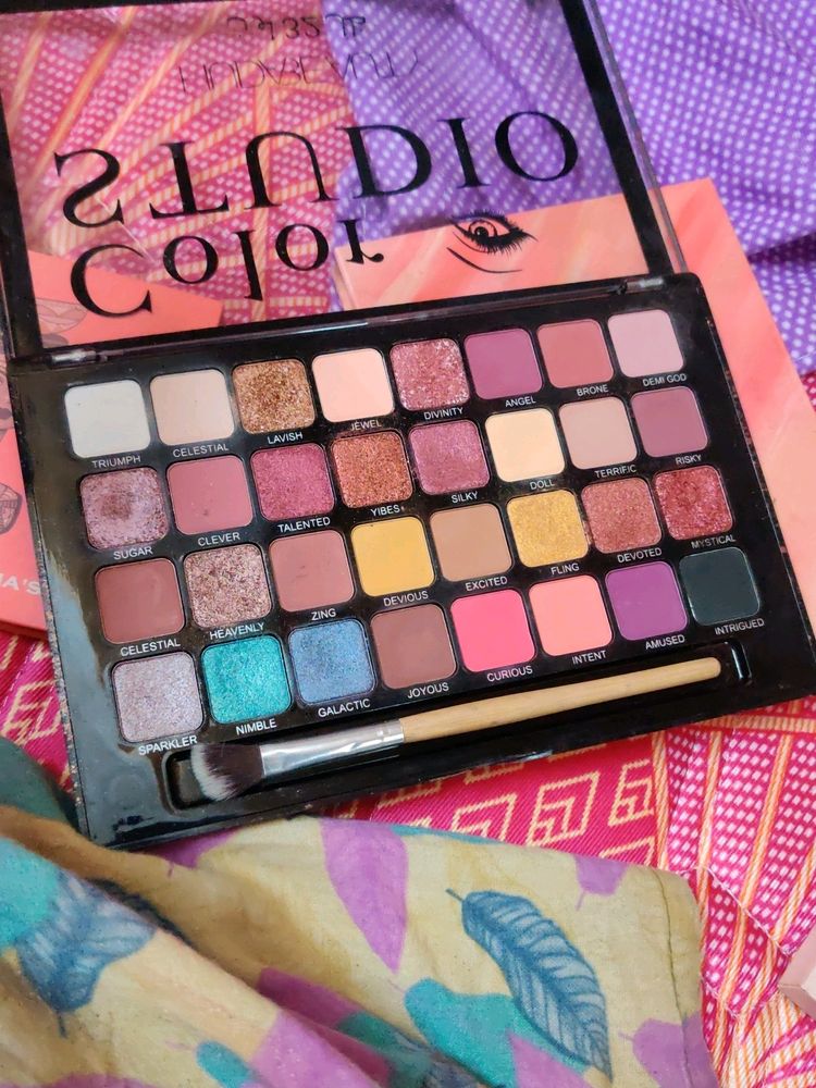 Color  Studio Eye Shadow Pallate