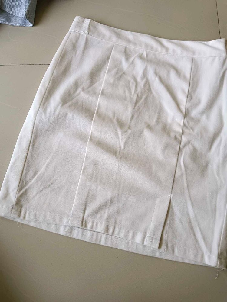 Classic White Pleated Mini Skirt
