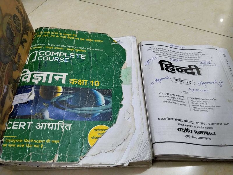Class 10 Science &amp; Hindi Books