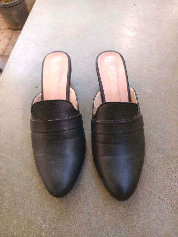 Chic Black Mules - Stylish &amp; Comfortable