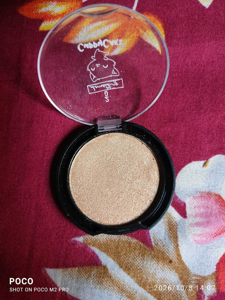 Cuffs n lashes cuppy Cake highlighter