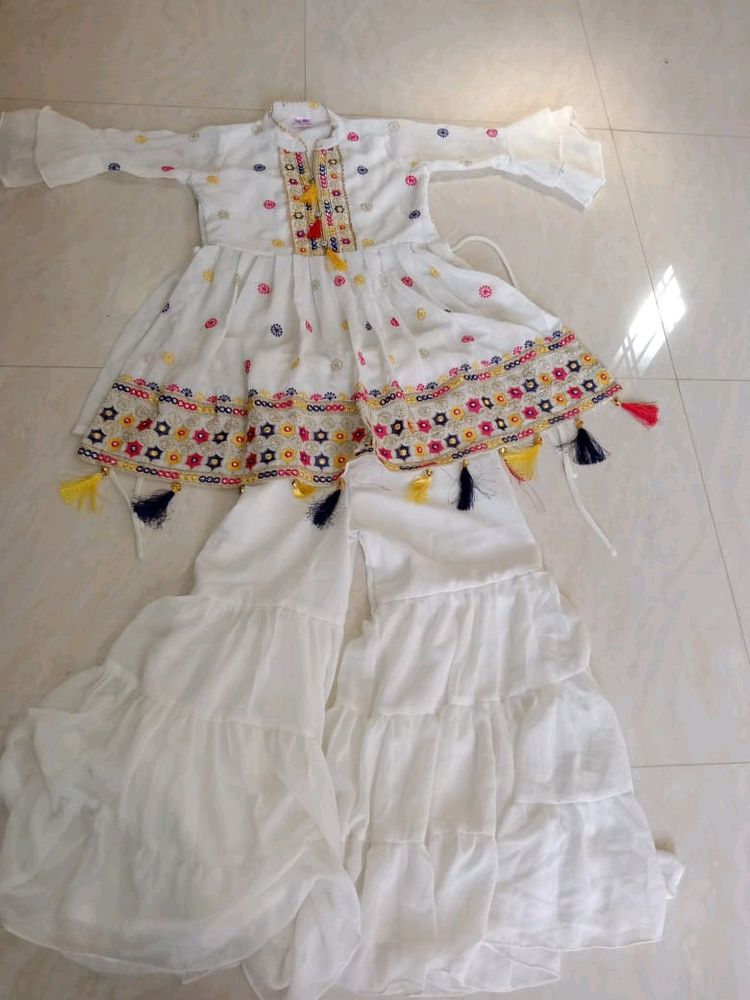 White Kurti Sarra