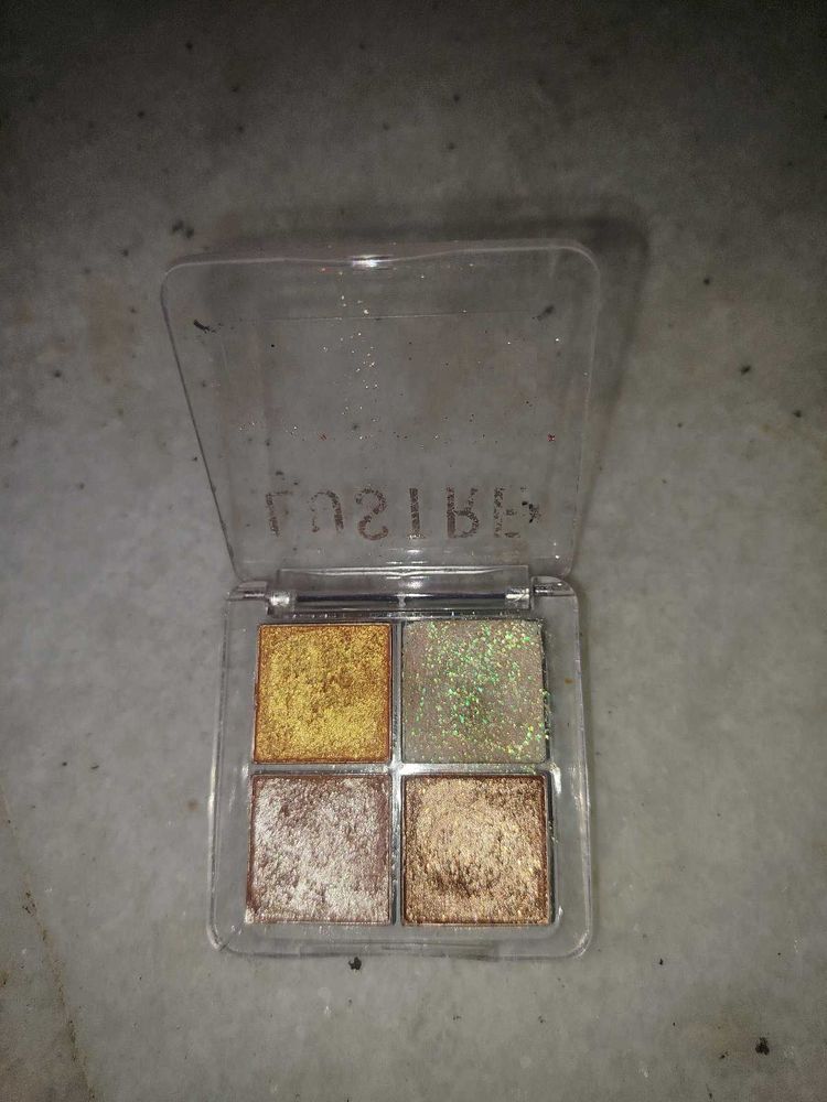 4-Shade Eyeshadow Palette