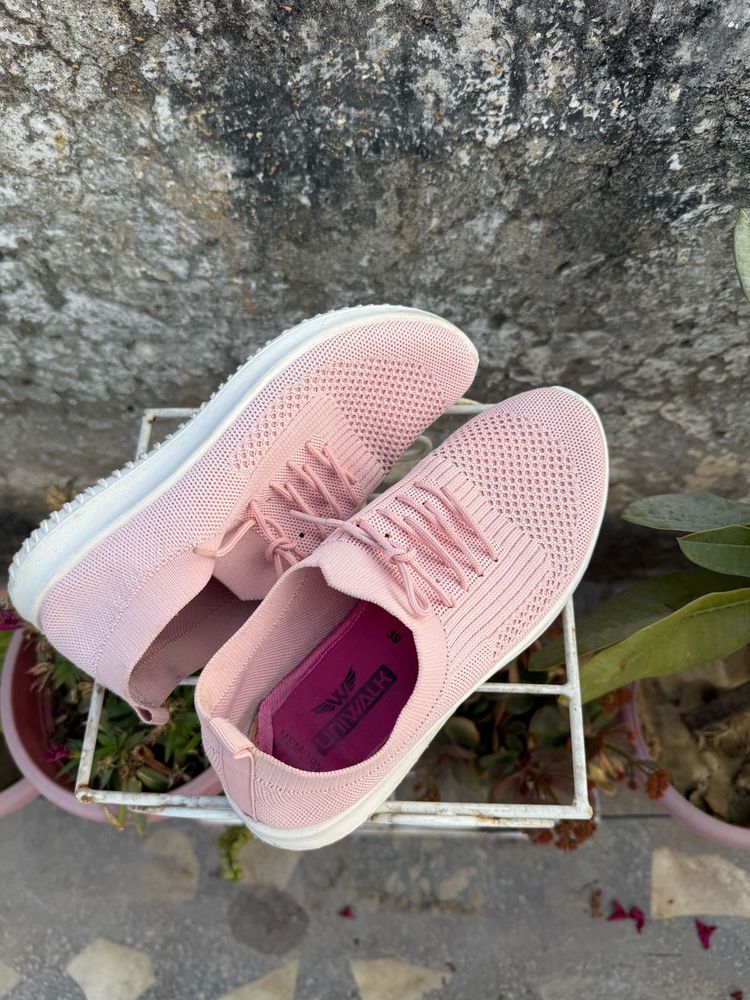 Women's stylish pink sneakers! 🩷