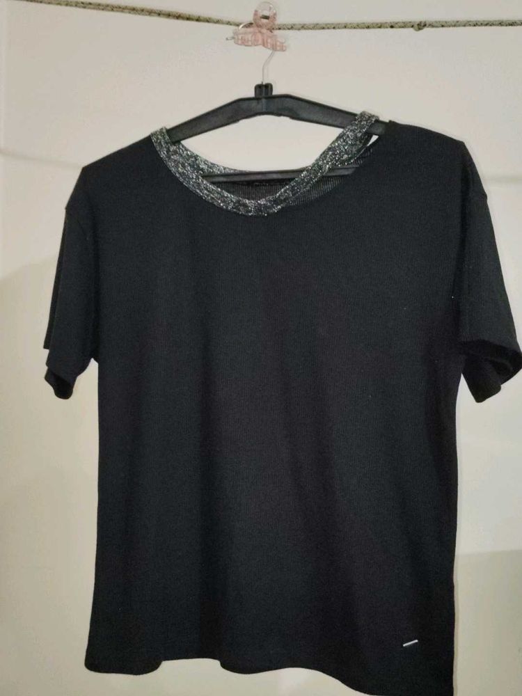 Black T-Shirt / top