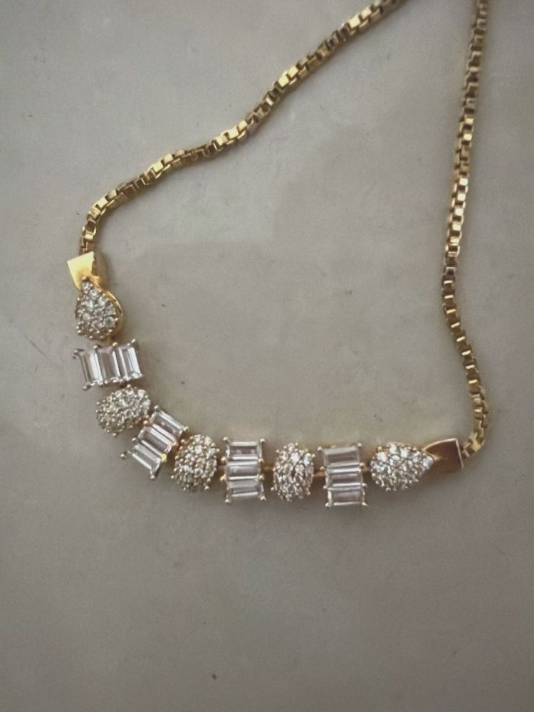 Elegant Gold bracelet with Diamond Accents