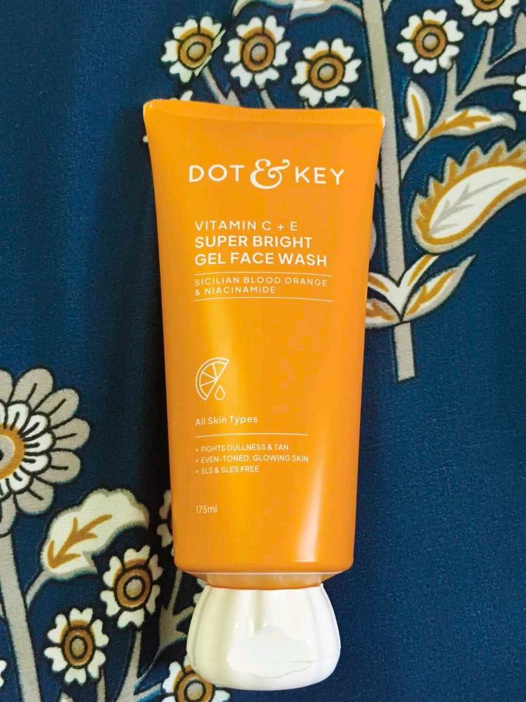 Dot &amp; Key Vitamin C+E Face Wash