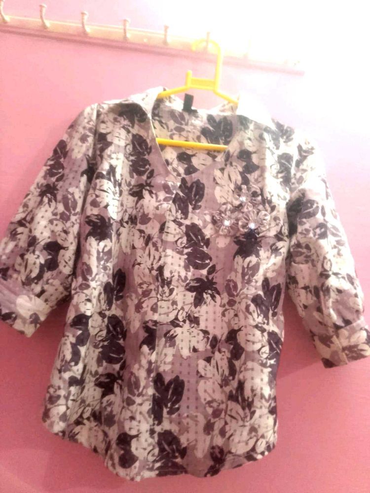 Beautiful Floral Top 💜
