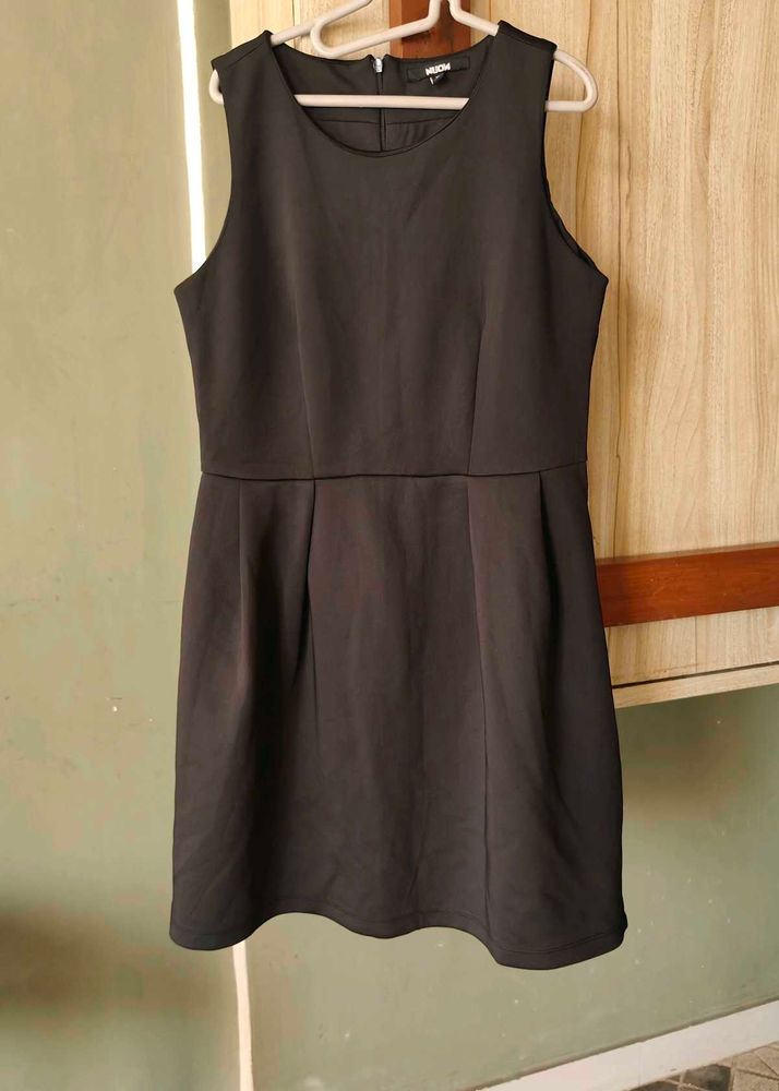 Black Sleeveless Dress