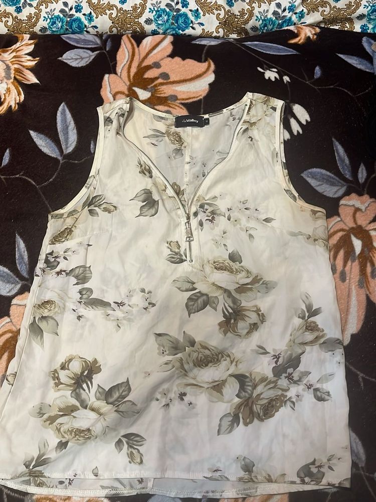 Floral Print Sleeveless Top