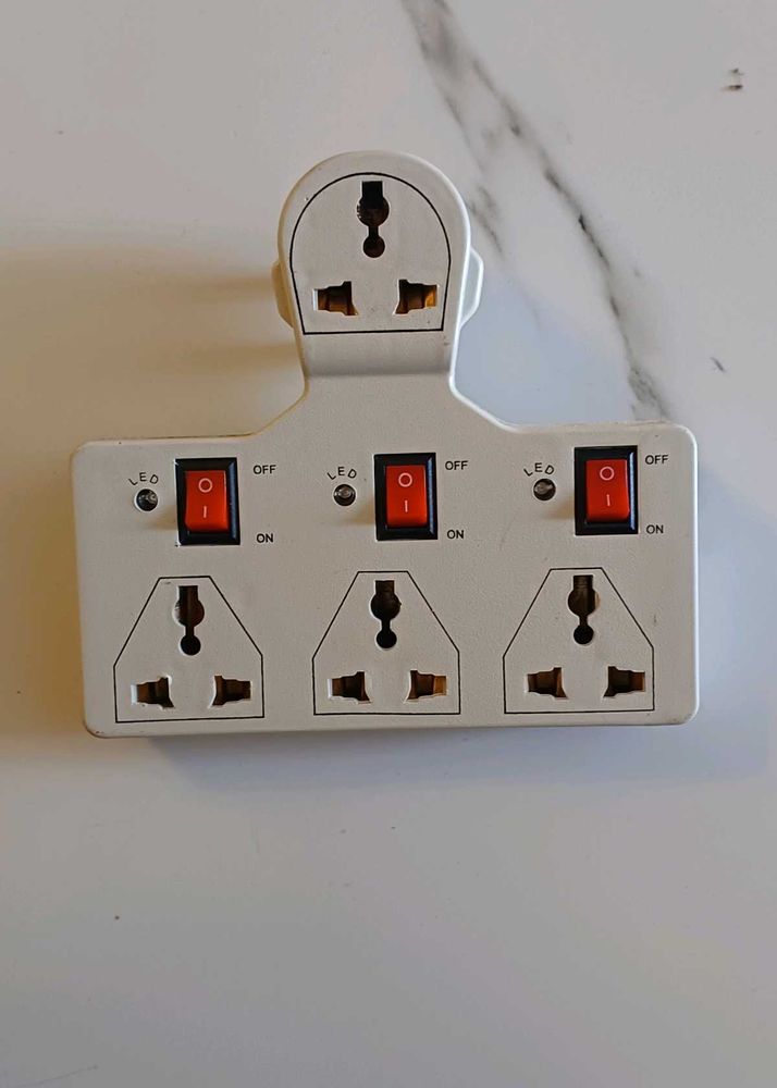 Cordless 4-Way Multi-Plug Adapter