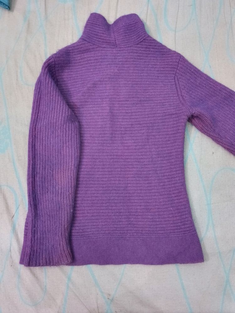 Turtle neck sweater , Midium size