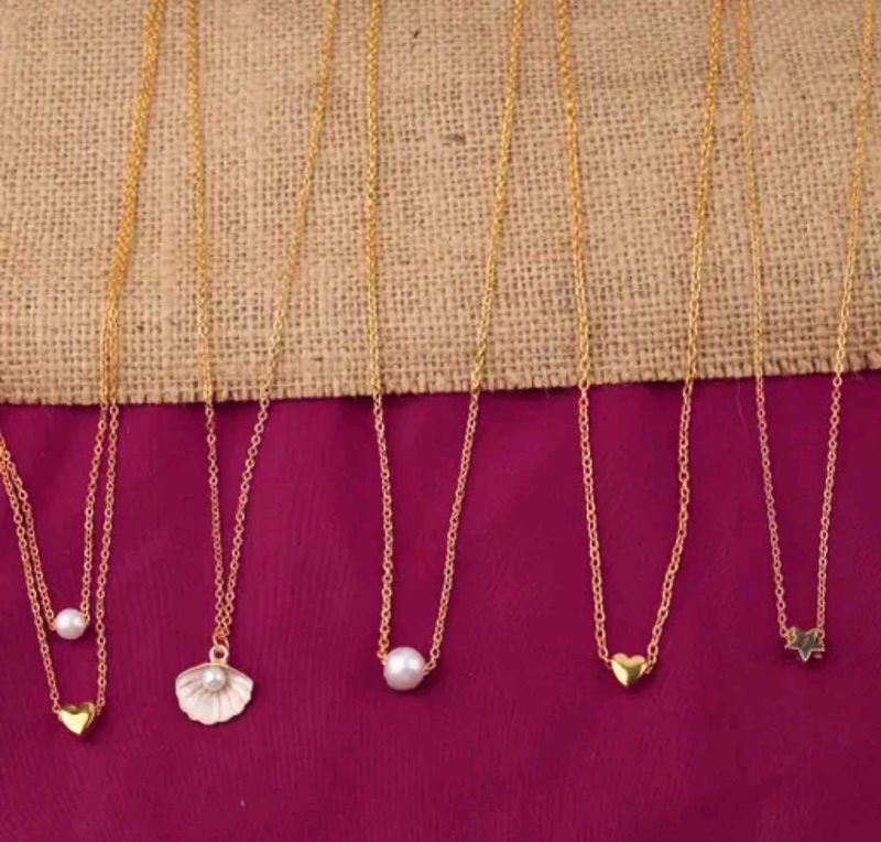 Delicate Gold Chain Necklaces