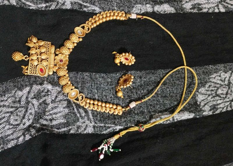 Mat finish Jewellery Set And 3 Pendent Se
