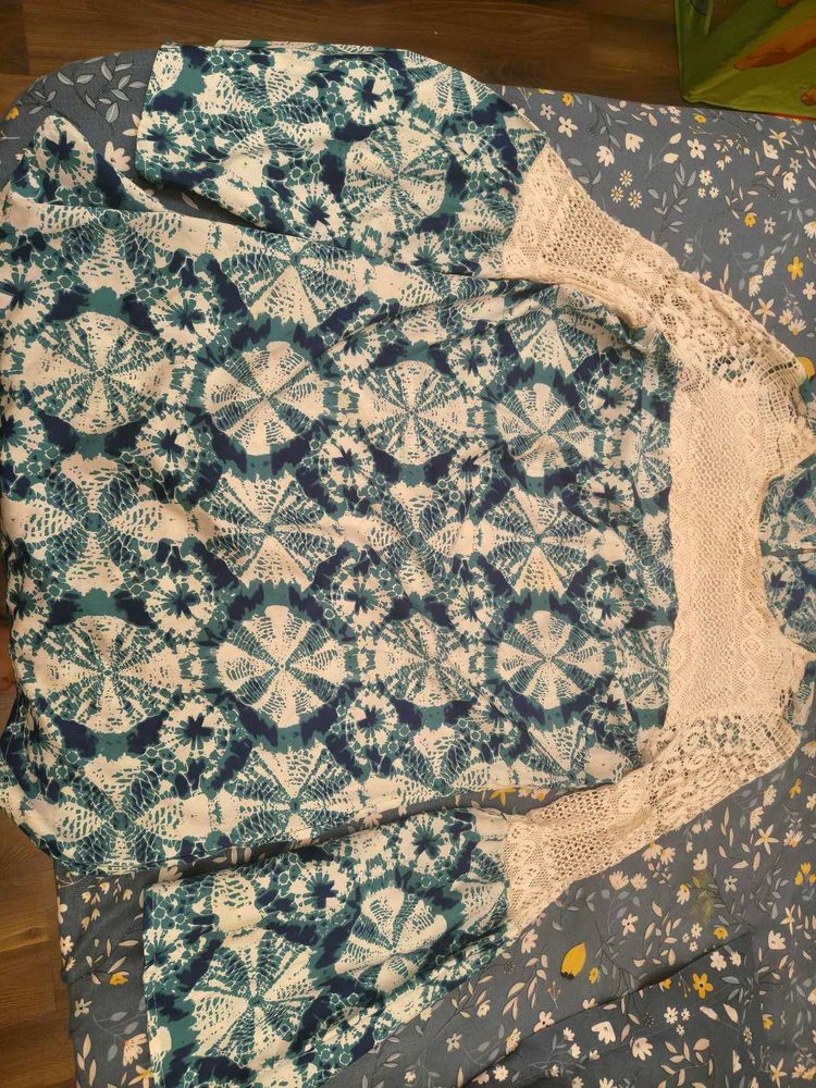 Trendy Diva Chiffon Tunic with Lace Sleeves M