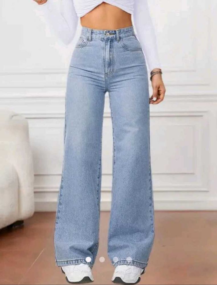 Urbanic Light Wash Straight Leg Jeans