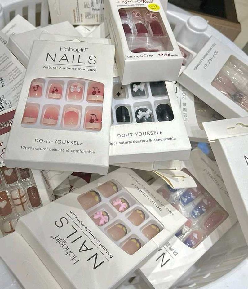 Natural 2-Minute Manicure Press-On Nails