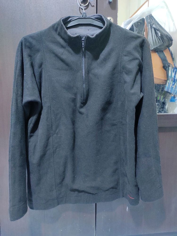 LEVI'S POLAR TOP... UP TO 41inch BUST