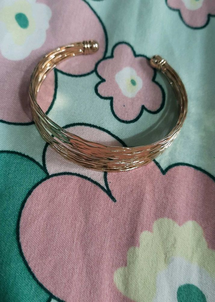 Elegant Gold Tone Twisted Bangle