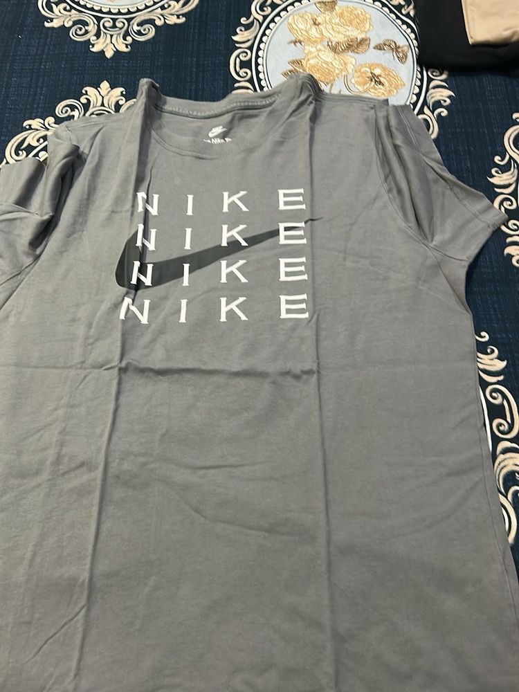 Nike Grey T-Shirt