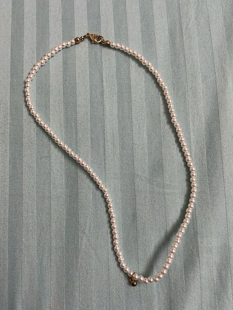 Delicate Faux Pearl Necklace