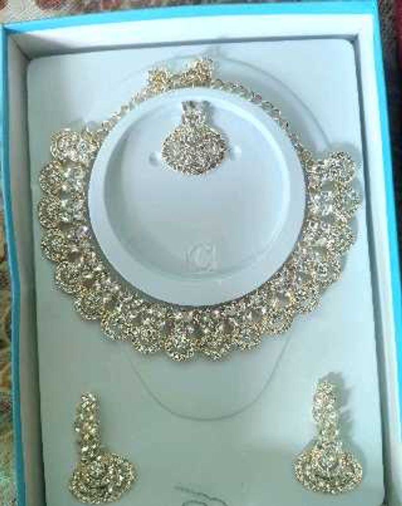 golden and silver diamond necklace set