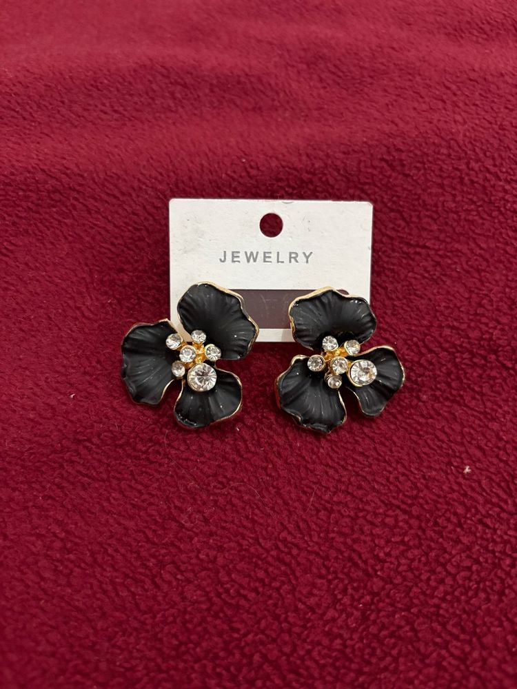 Elegant Black Flower Earrings