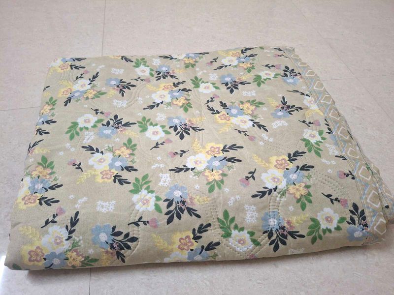 Floral Quilt/comforter full-size double Bed