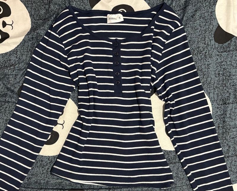 white &amp; navy striped henley !!