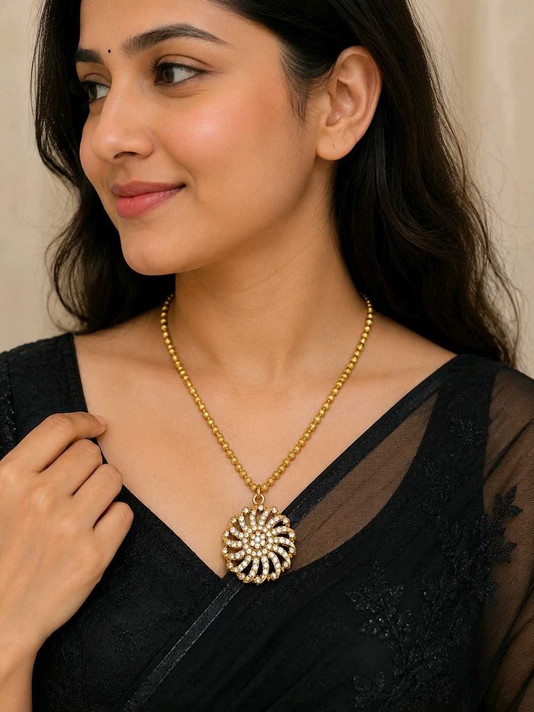 Sparkling Pendant Necklace