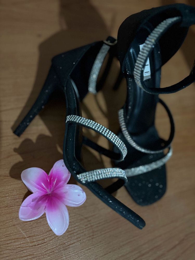 brand new ELLE high heels