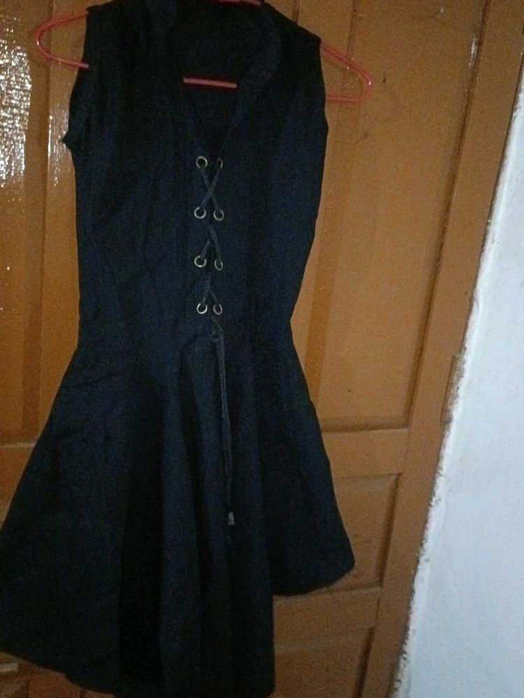 Sleeveless Black Dress with Lace-Up Front