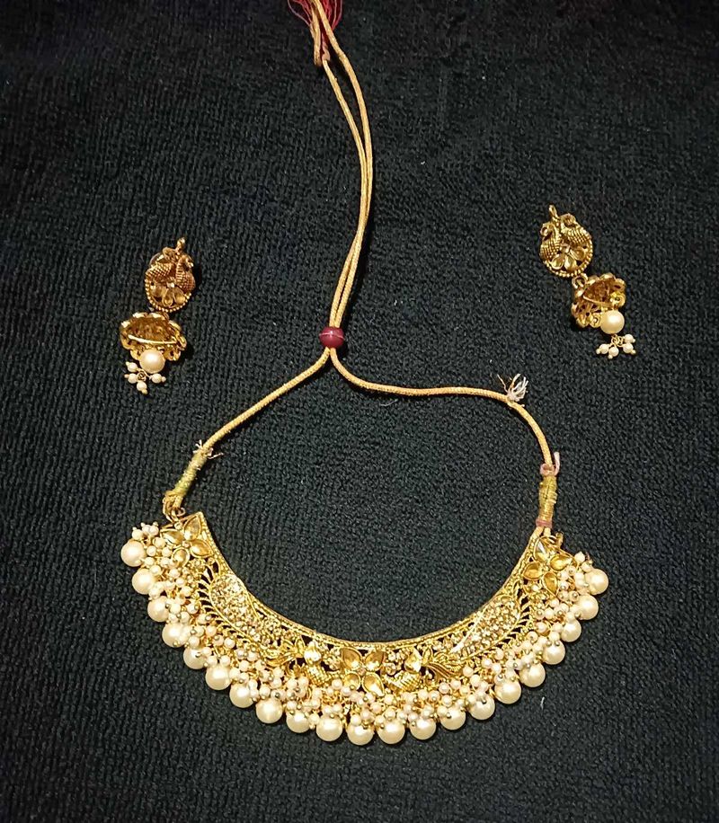 Elegant Pearl and Gold Necklace Set