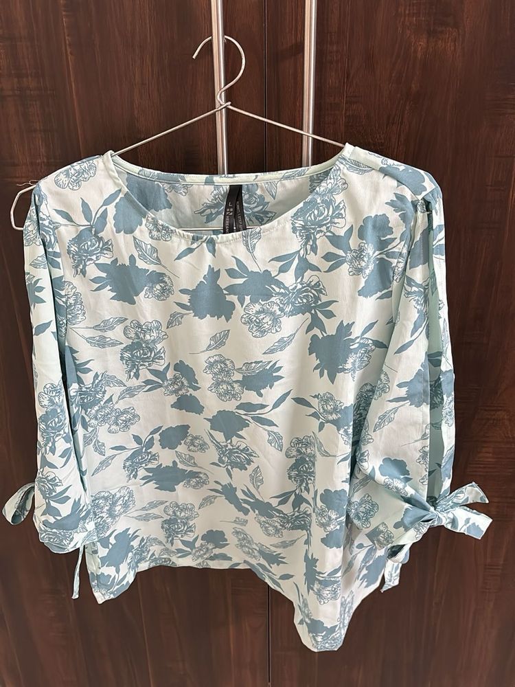Light Blue Floral Print Tie-Sleeve Top