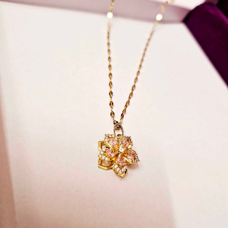 Rotating Floral Pendant Necklace