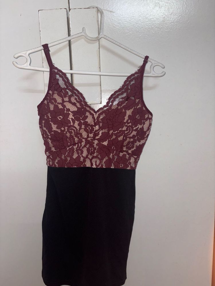 Elegant Lace Dress with side chain and adju