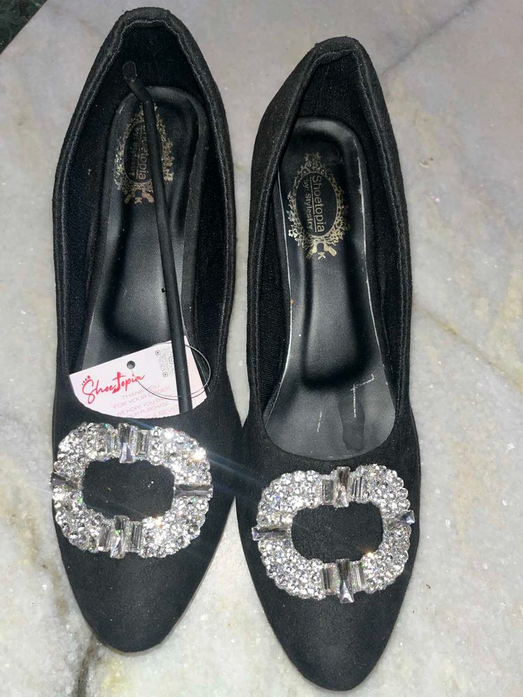 Elegant Black Heels with Crystal Embellishment