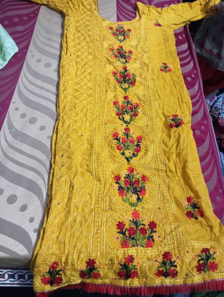 Beautiful Yellow Embroidered Kurta
