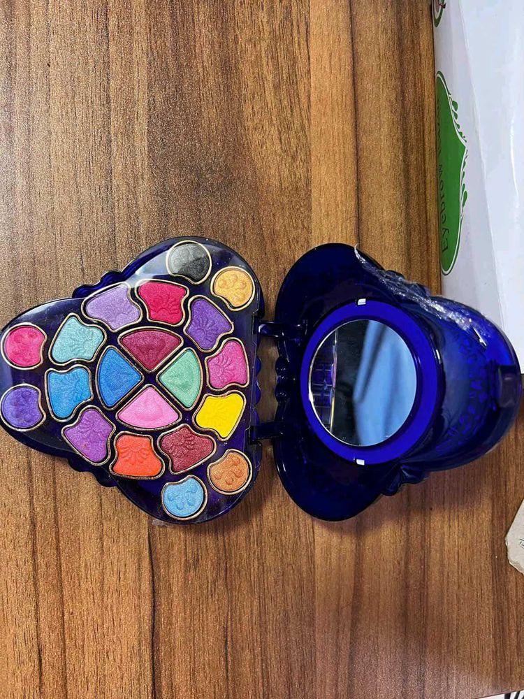 Heart-Shaped Eyeshadow Palette