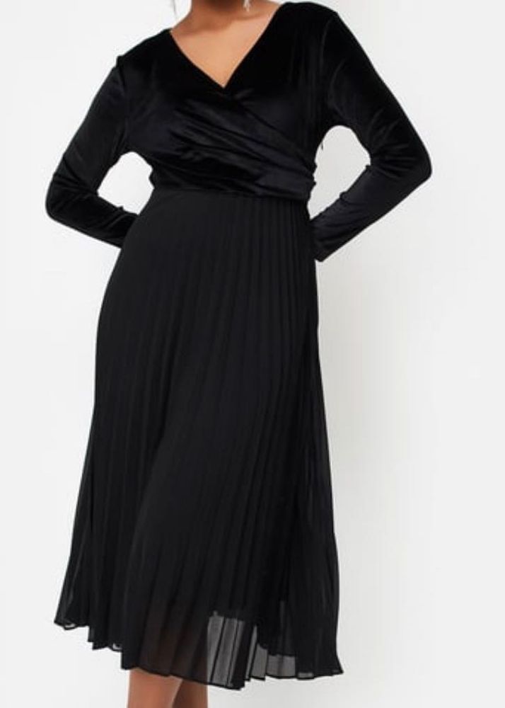 Elegant Black Velvet &amp; Pleated Midi Dress